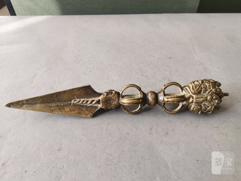Ritual dagger phurbu made of brass or bronze respectively - 图13